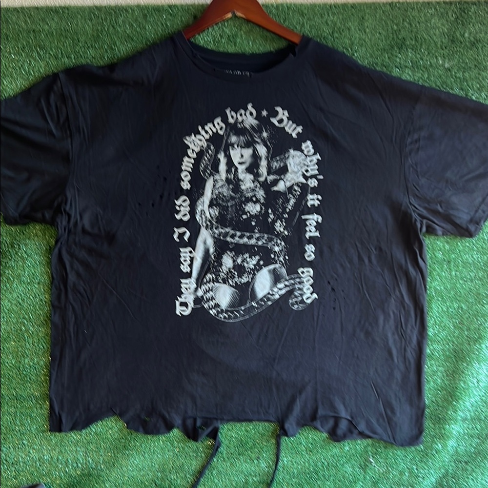 Taylor Swift Something Bad Black Reputation Distressed Cropped Shirt Sz 4XL